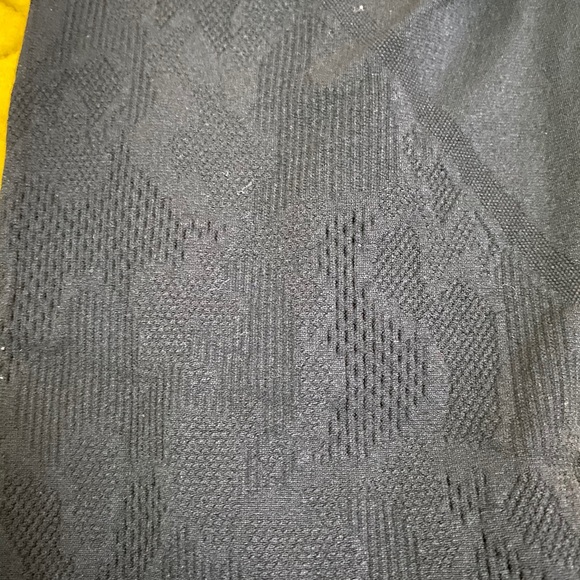 Fabletics Quinn Black Sculptknit Sports Bra/Leggings - Picture 4 of 8